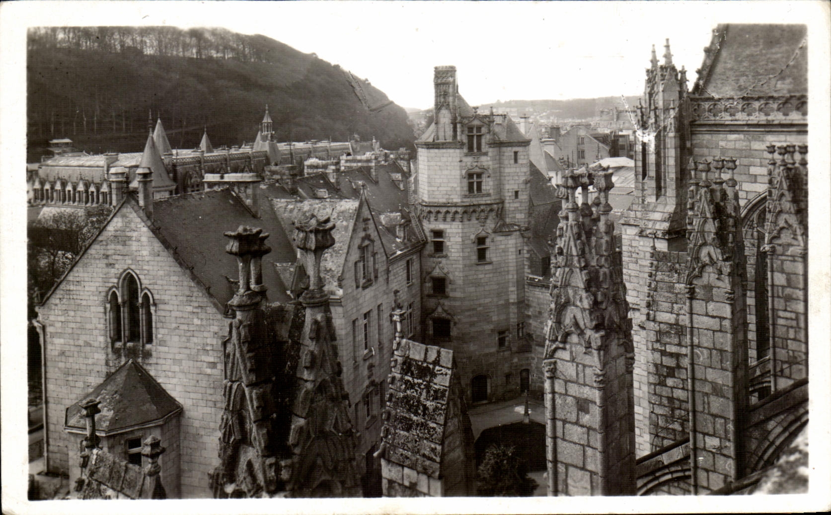 CPA Quimper a travers la dentelle de pierres de la cathedrale