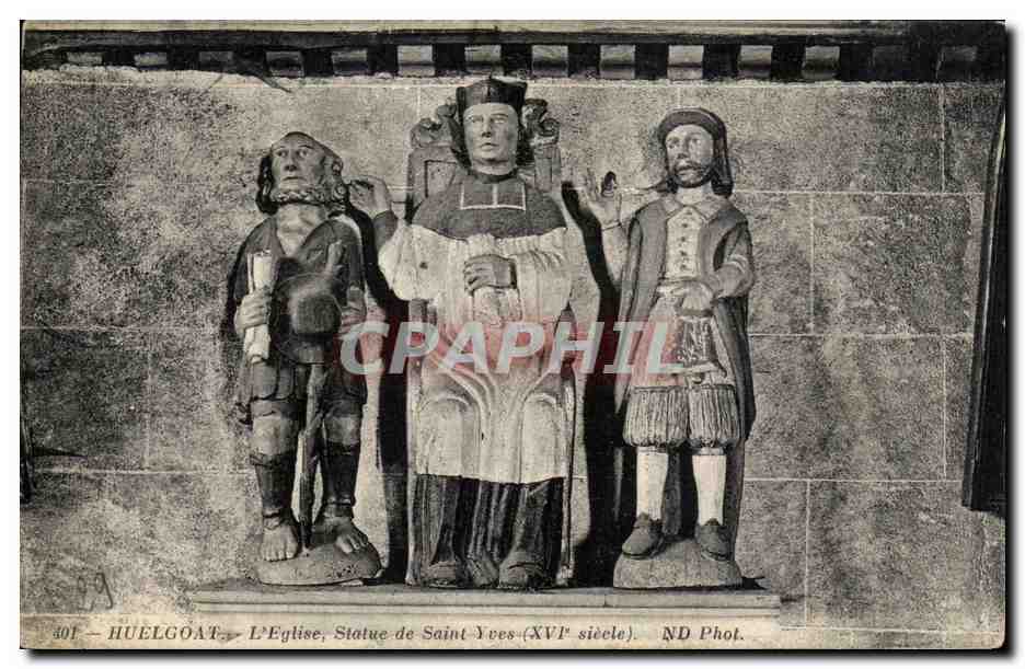 CPA Le Huelgoat L'Eglise Statue de Saint Yves