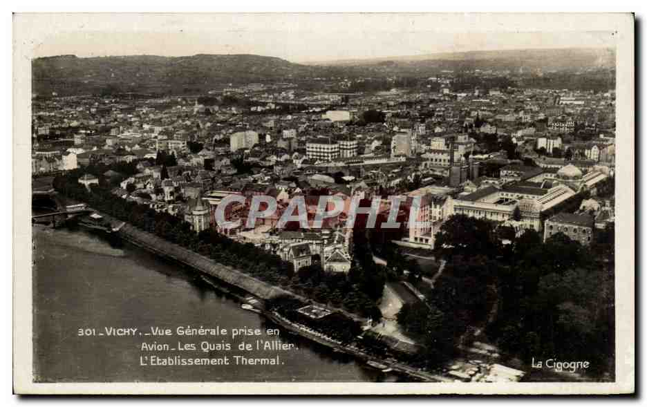 CPA Vichy Vue Generale Prise en Avion Les Quais de L'Allier