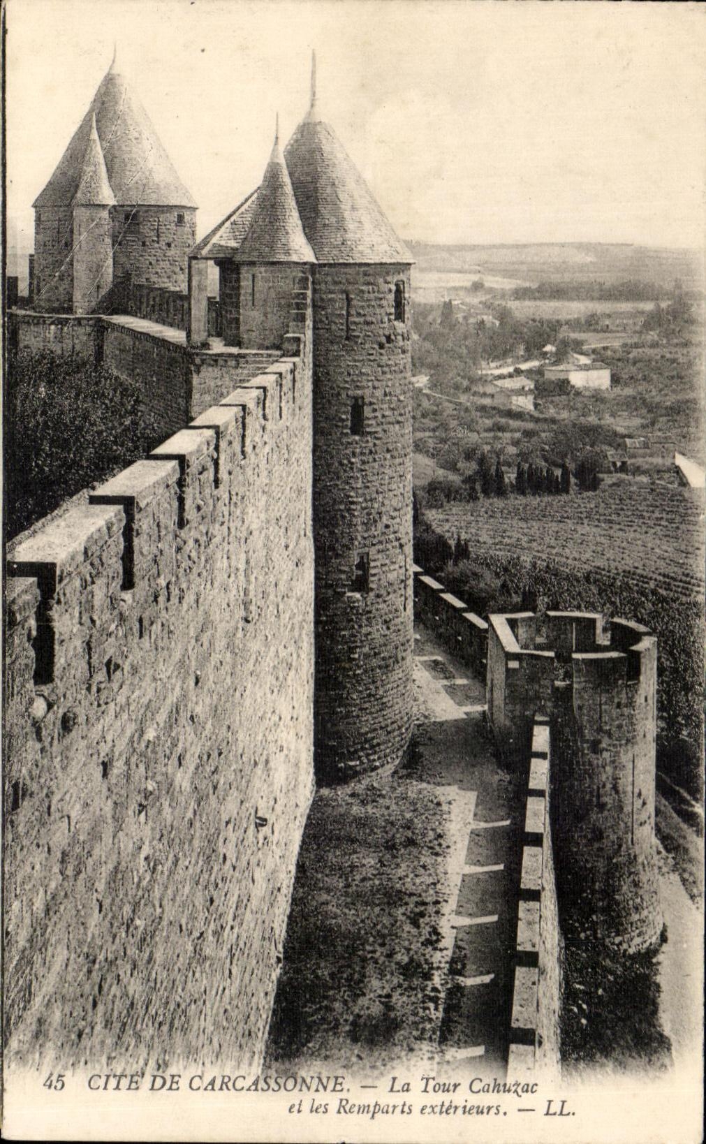 CPA Cite De Carcassonne La tour Cahuzac et les Remparts exterieurs