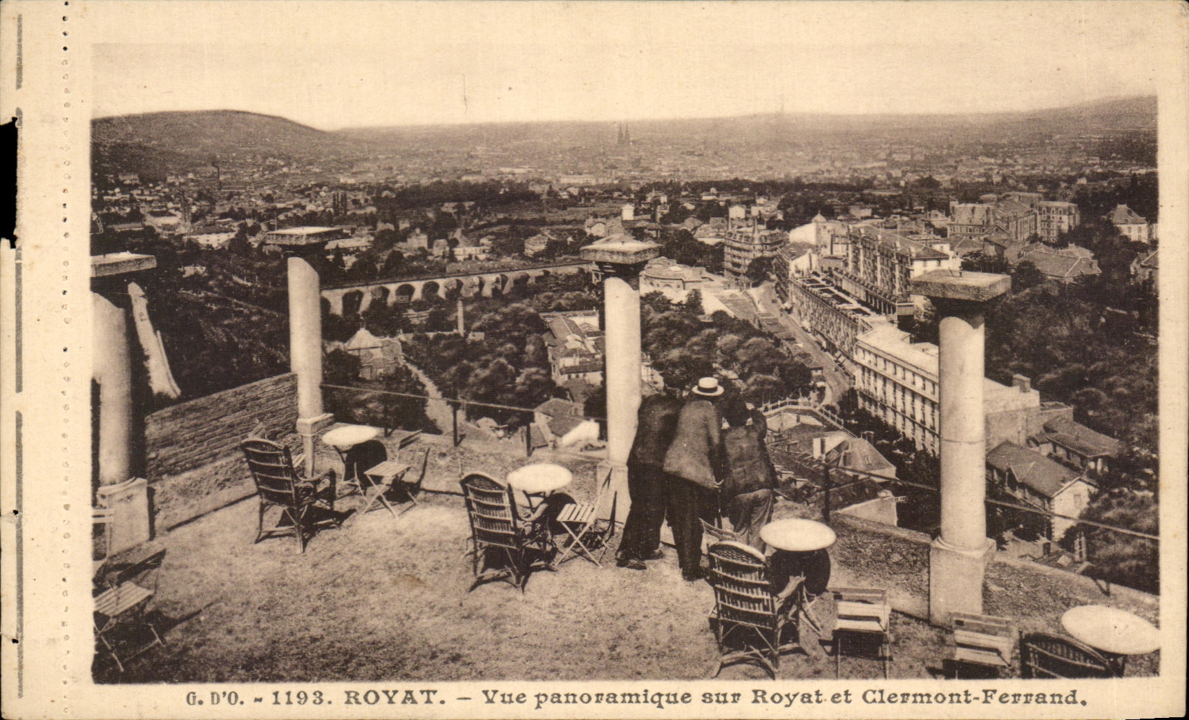 Royat — Vue panoramique sur Royat et Clermont-Ferrand — G. D'O. n°1193