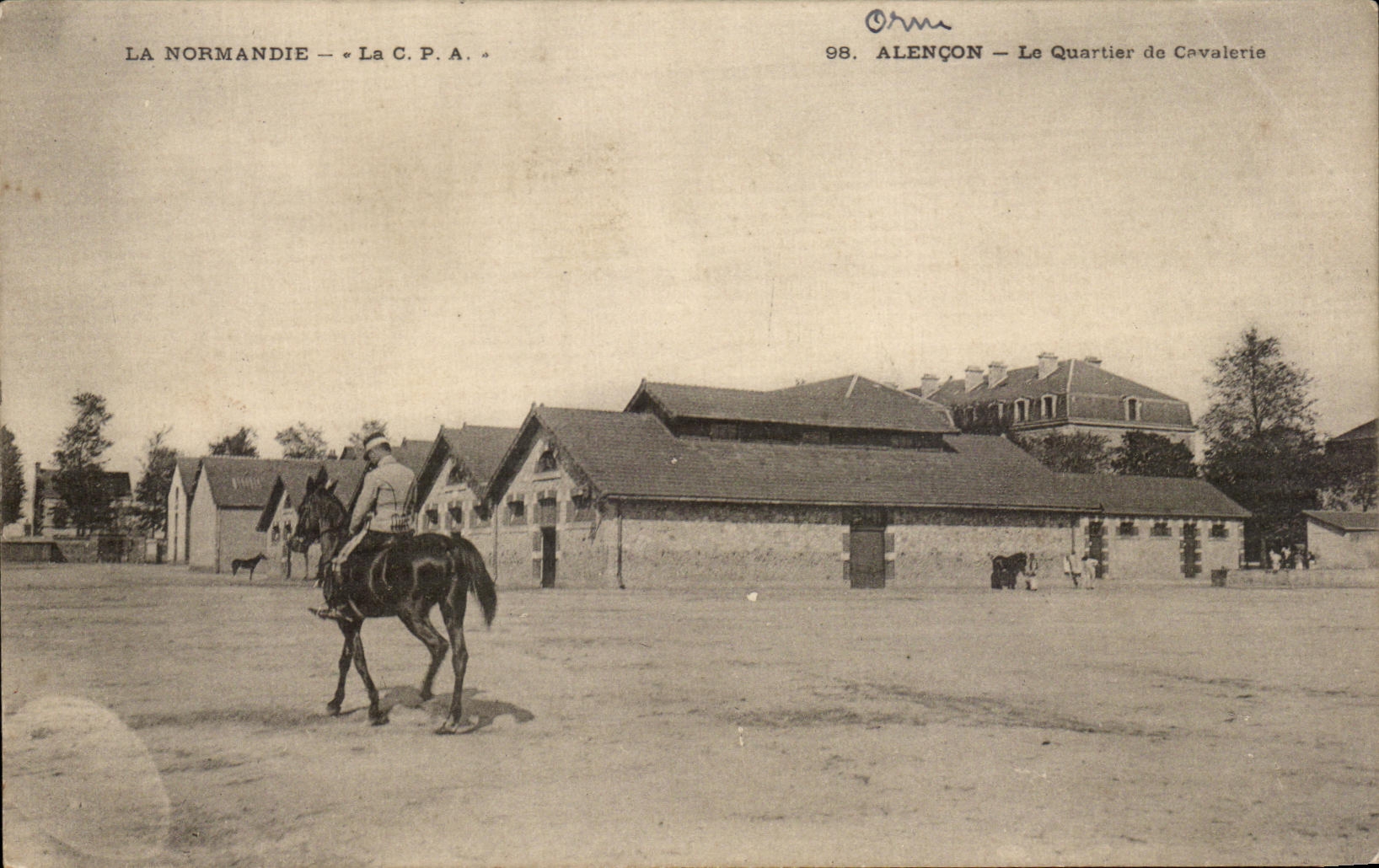 CPA La Normandie Alencon Le Quartier de Cavalerie Militaria Cheval Horse
