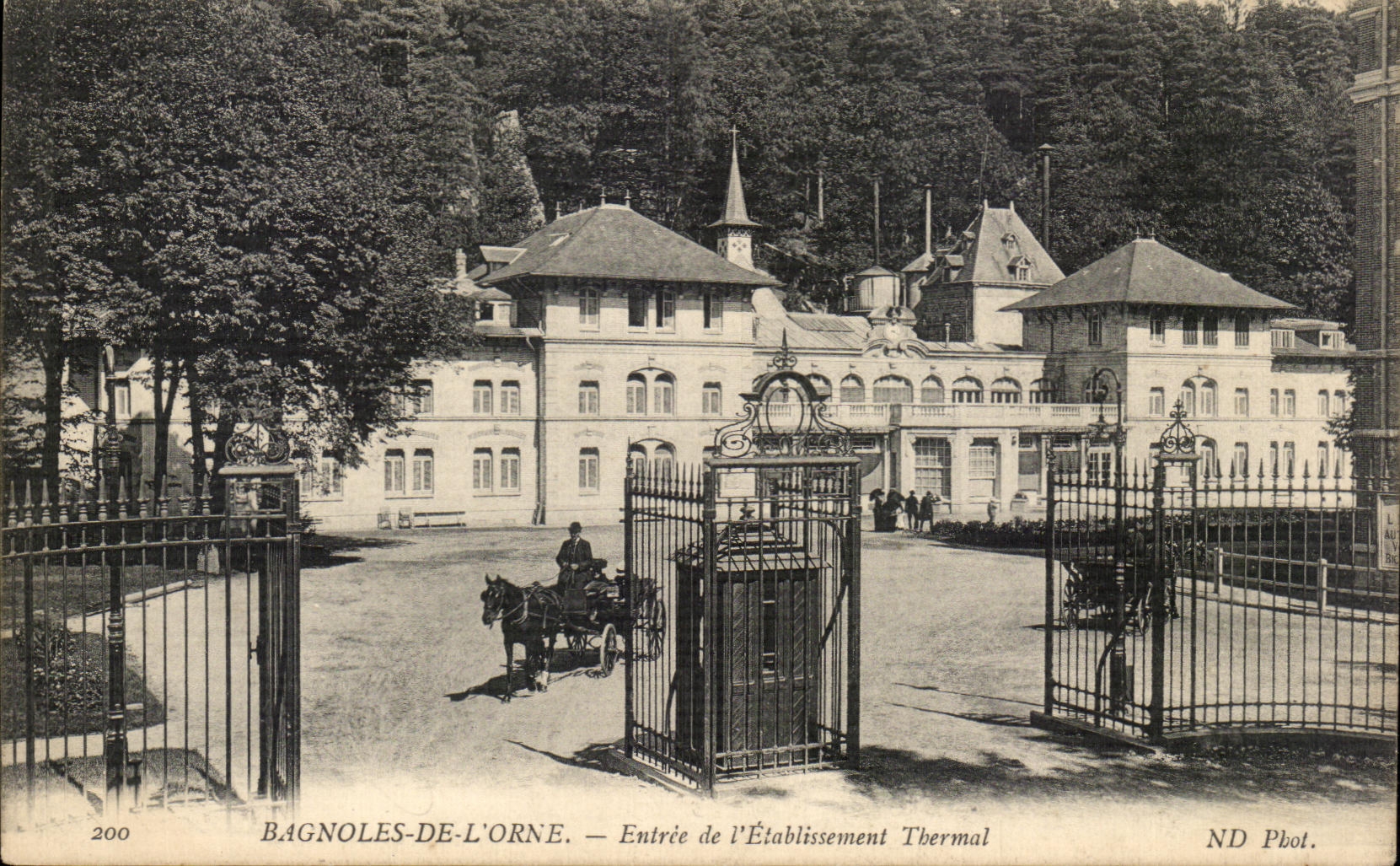 CPA Bagnoles De l'Orne Entree de l'Entree de l'Etablissement Thermal