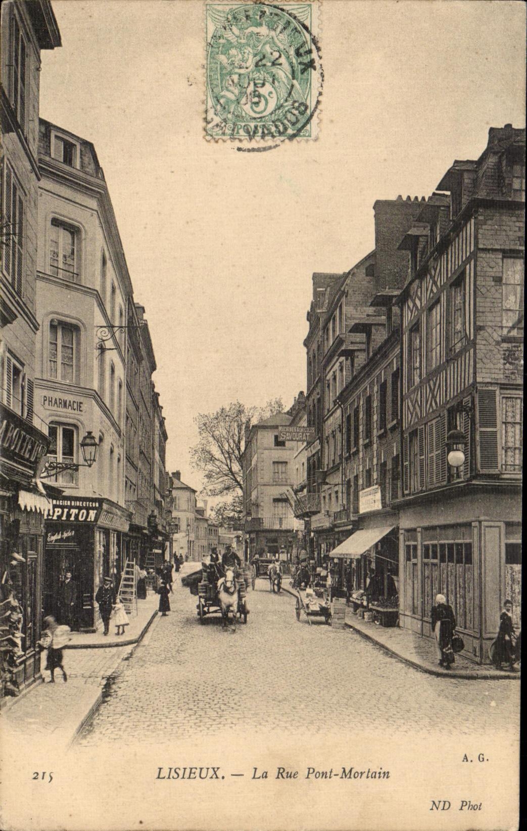 CPA Lisieux La Rue Pont Mortain