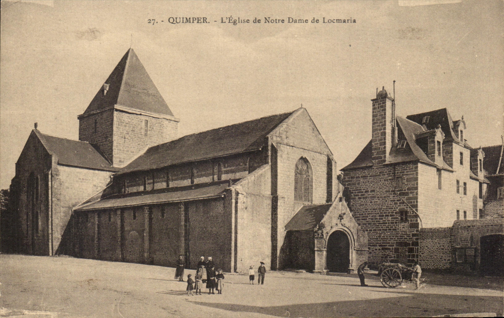 CPA Quimper L'Eglise de Notre Dame de Locmaria