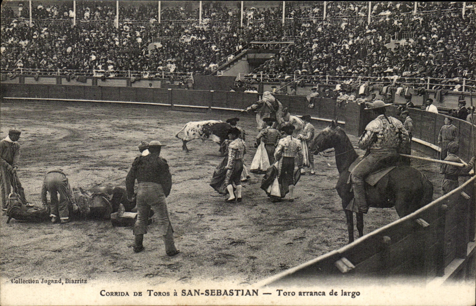 Corrida de Toros à San-Sebastián — Toro arranca de largo — Collection Jugand, Biarritz