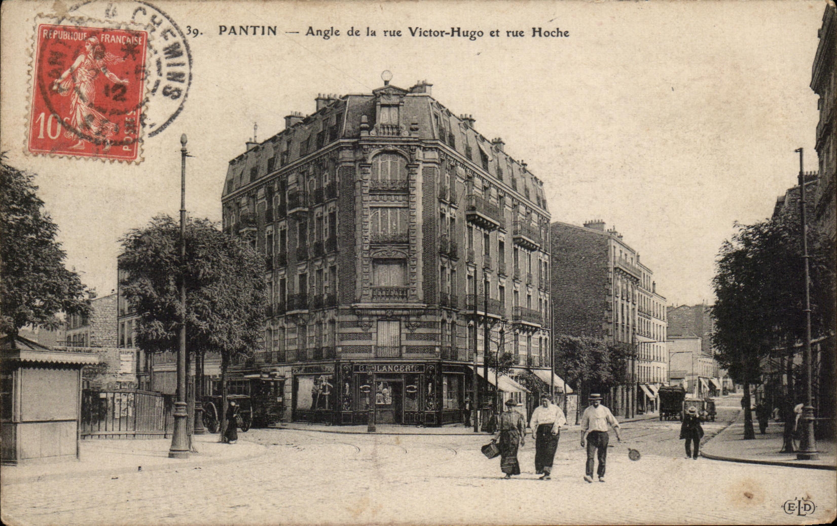 CPA Pantin Angle de la rue Victor Hugo et rue Hoche