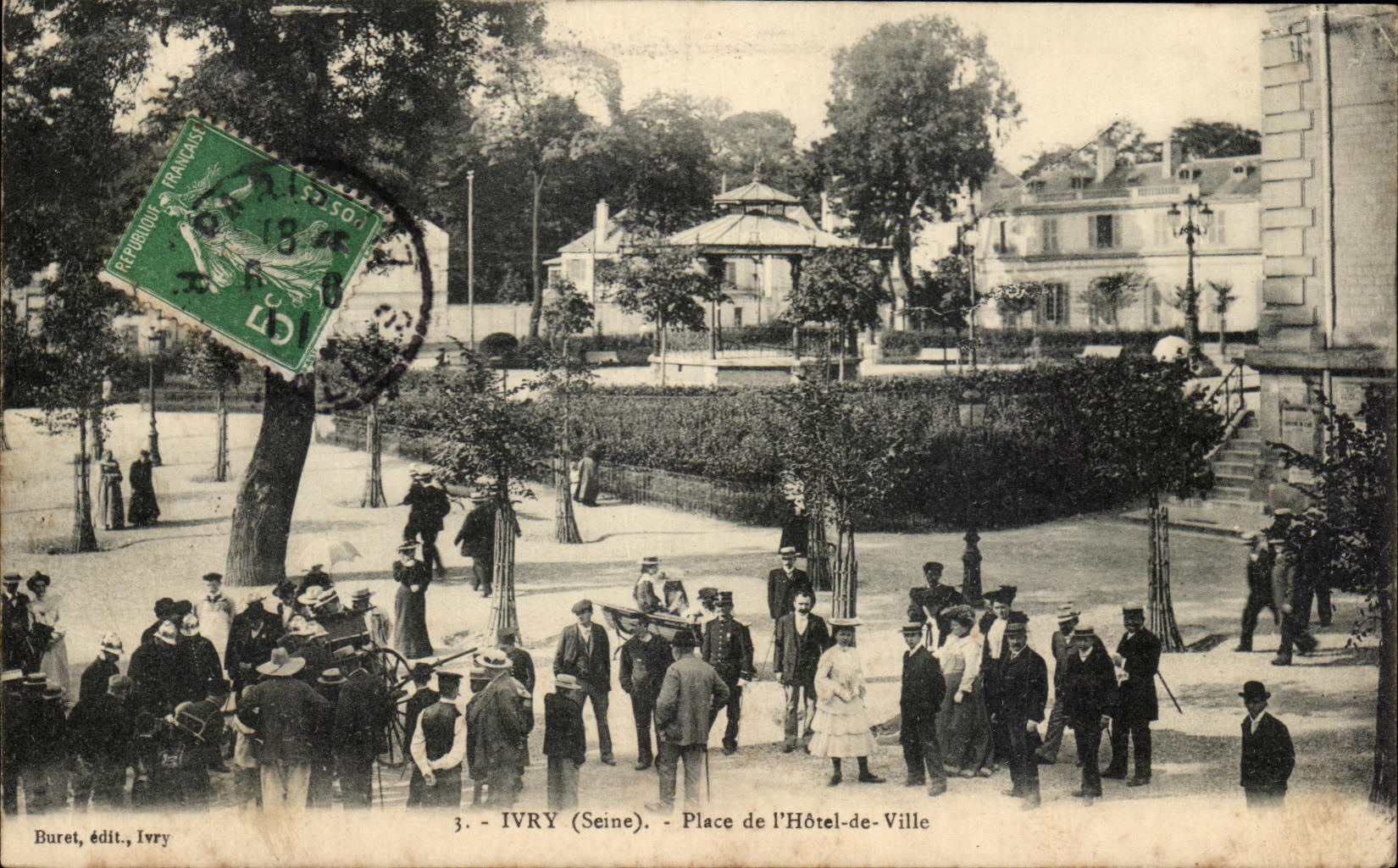 CPA Ivry Place de L'Hotel de Ville Sapeurs Pompiers 
