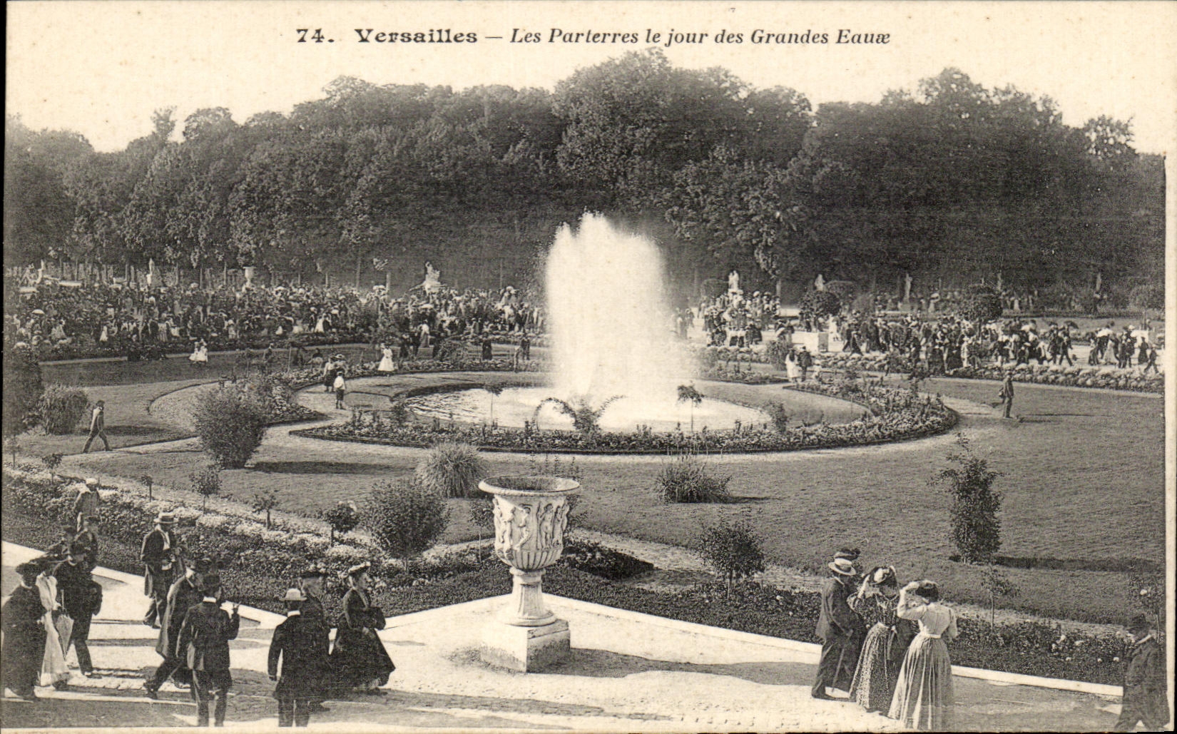 Versailles — Les Parterres le jour des Grandes Eaux — Éditeur anonyme, n° 74