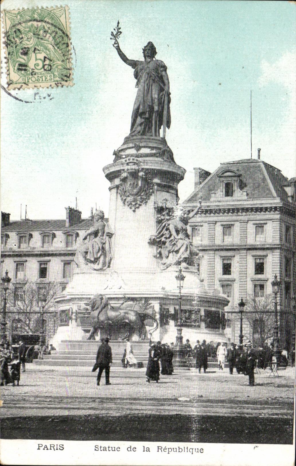 CPA Paris Statue de la Republique Lion
