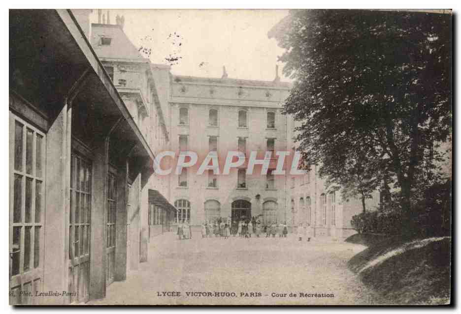 CPA Lycee Victor Hugo Paris Cour de Recreation Enfants
