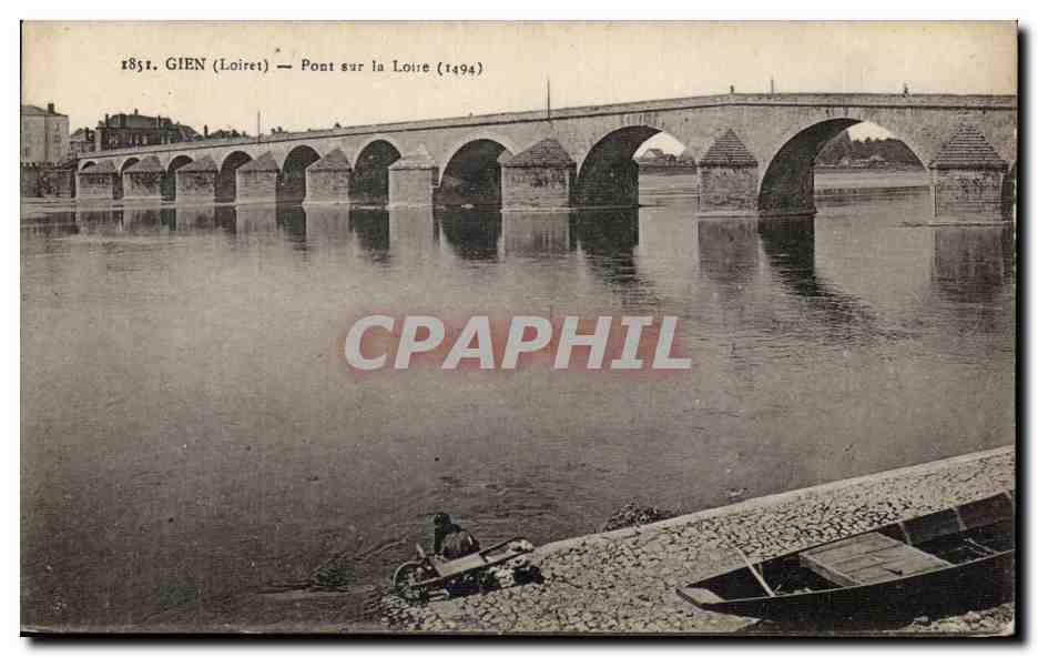 CPA Gien Pont sur la Loue Lavandiere 
