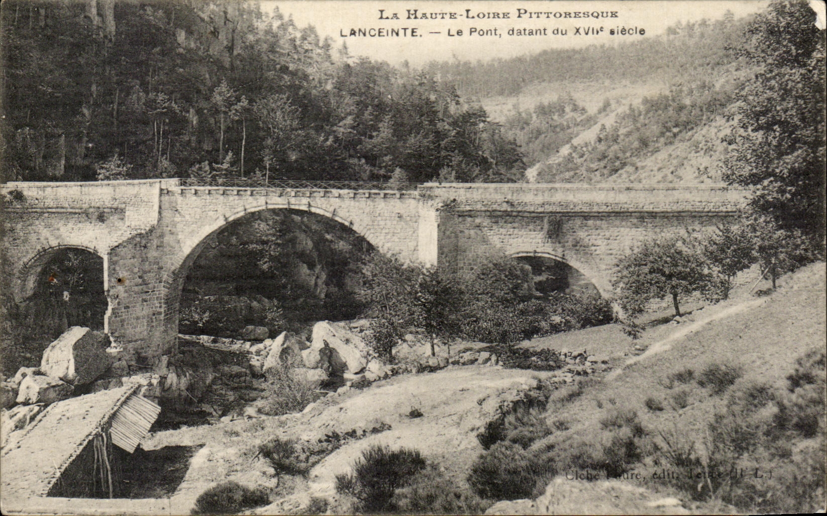 CPA La Haute Loire Pittoresque Lanceinte Le Pont datant du 17eme