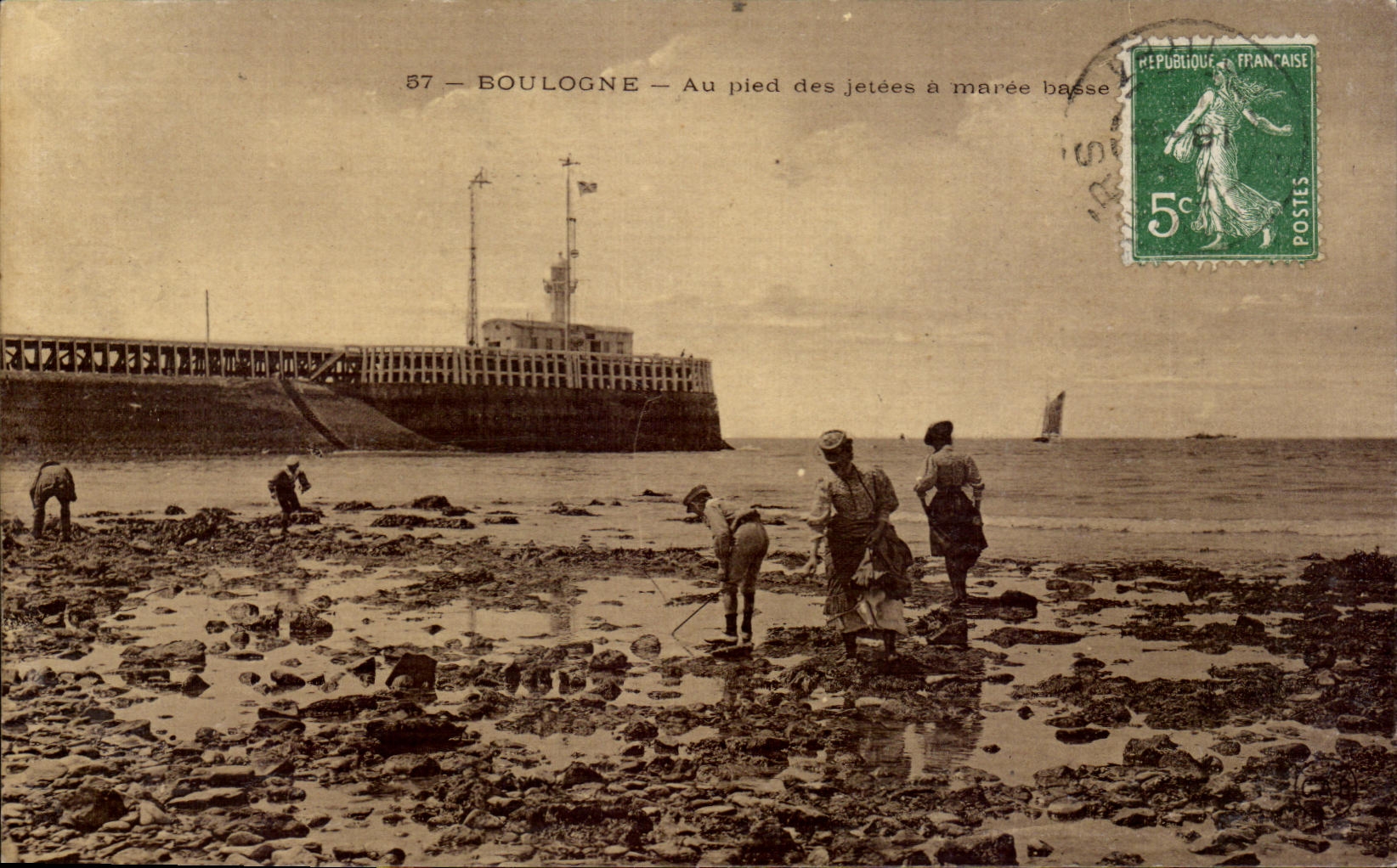 Boulogne-sur-Mer — Au pied des jetées à marée basse — Éditeur inconnu, n° 57