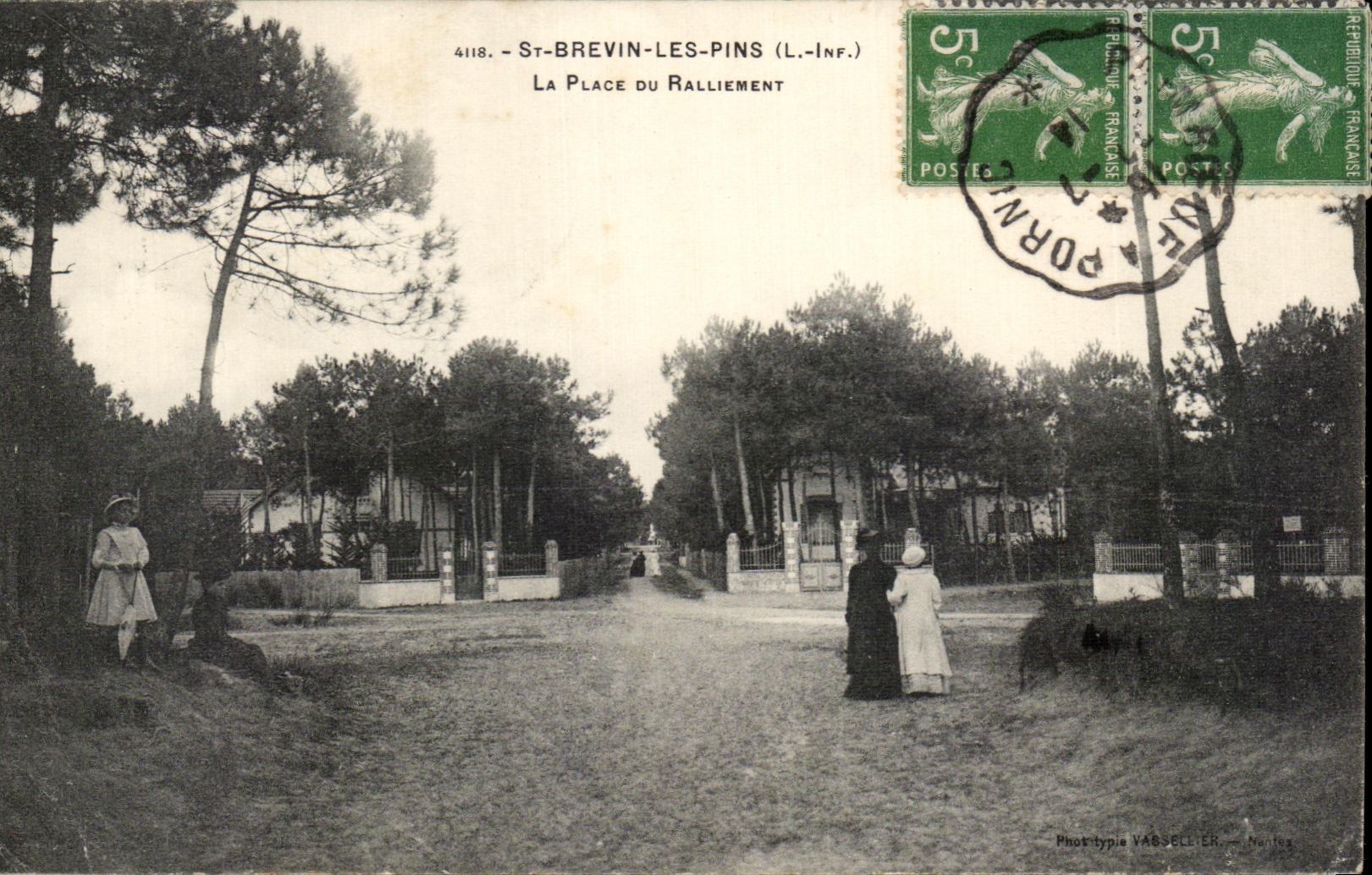 CPA St Brevin Les Pins La Place du Ralliement