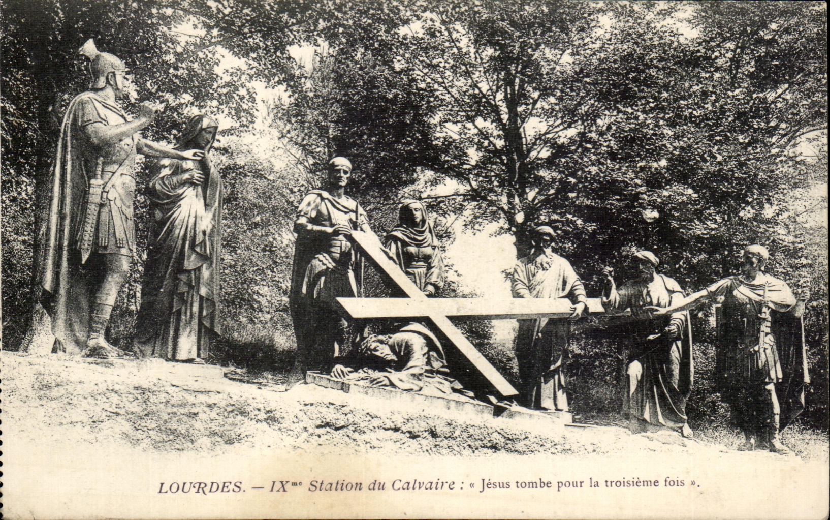 CPA Lourdes Station Du calvaire Jesus Tombe Pour La troisieme Fois