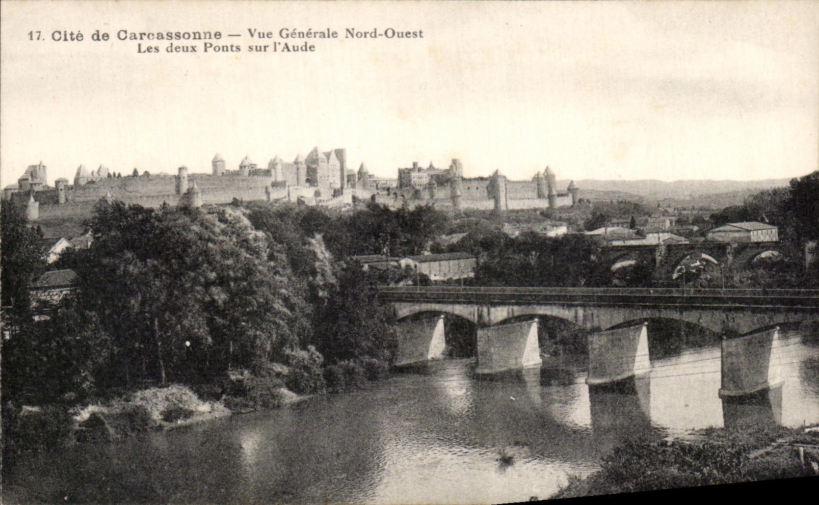 CPA Cite de Carcassonne Vue Generale Nord Ouest Les deux Ponts sur I'Aude
