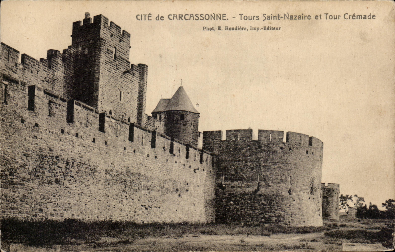 CPA La Cite de Carcassonne Tours Saint Nazaire et Tour Cremade