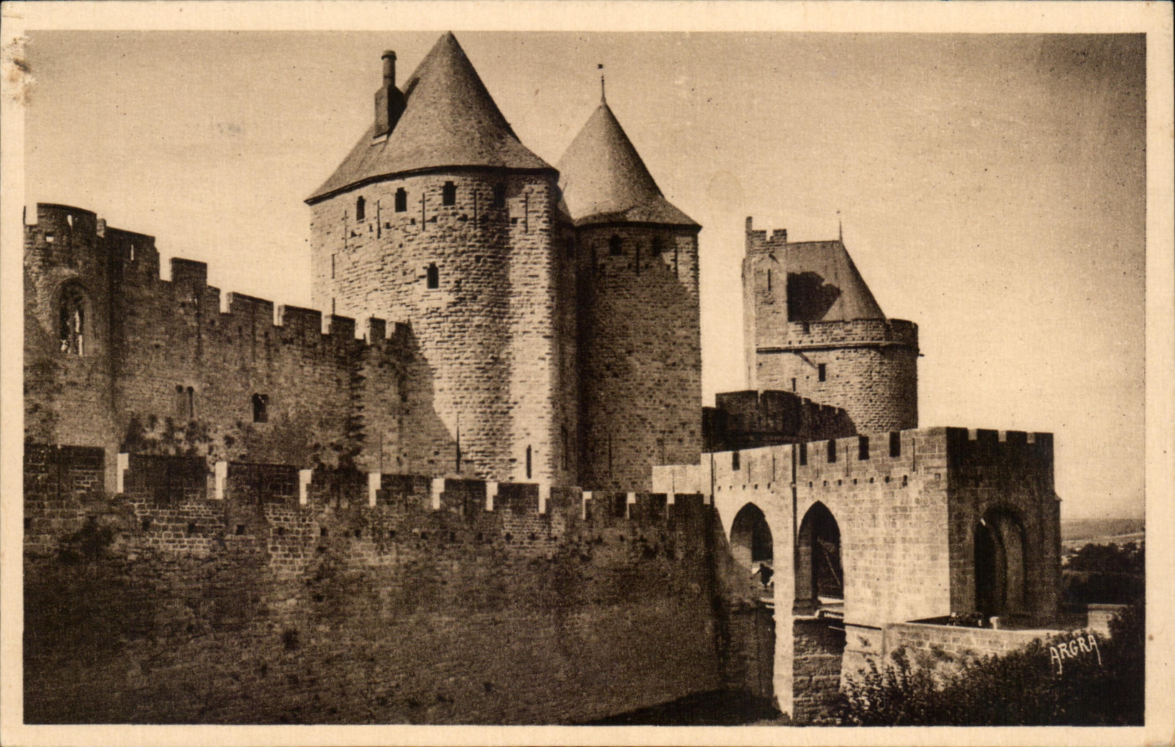 CPA Carcassonne Tours Narbonnaise et du Tresaut