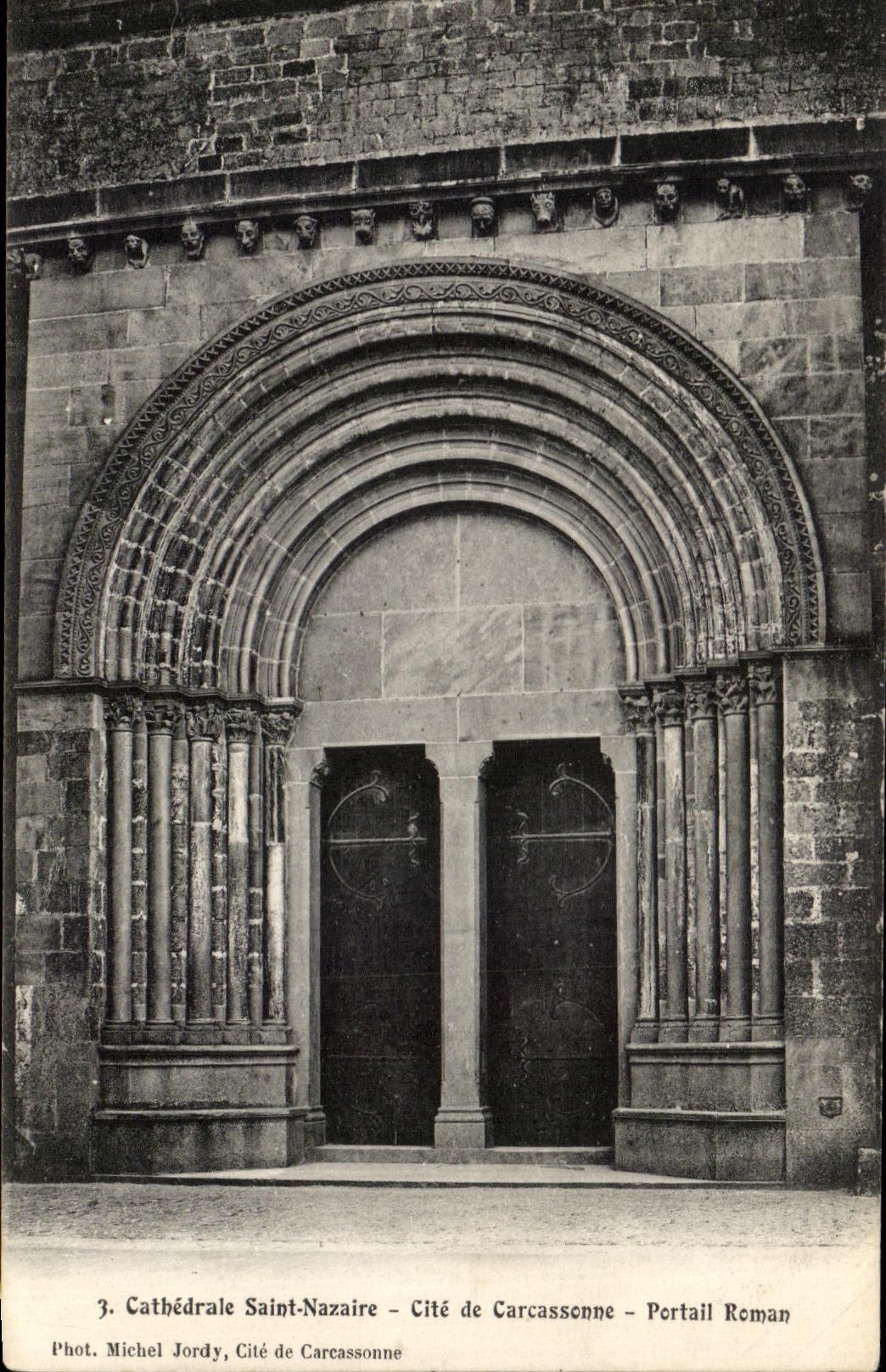 CPA Cathedrale Saint Nazaire Cite de Carcassonne Portail Roman