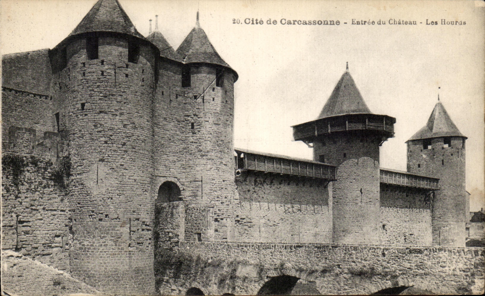 CPA Cite de Carcassonne Entree du Chateau Les Hourds
