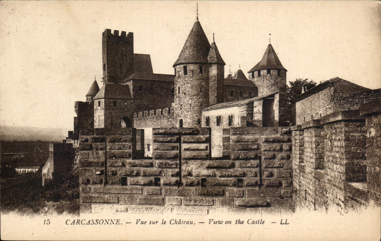CPA Carcassonne Vue sur le Chateau View On the Castle