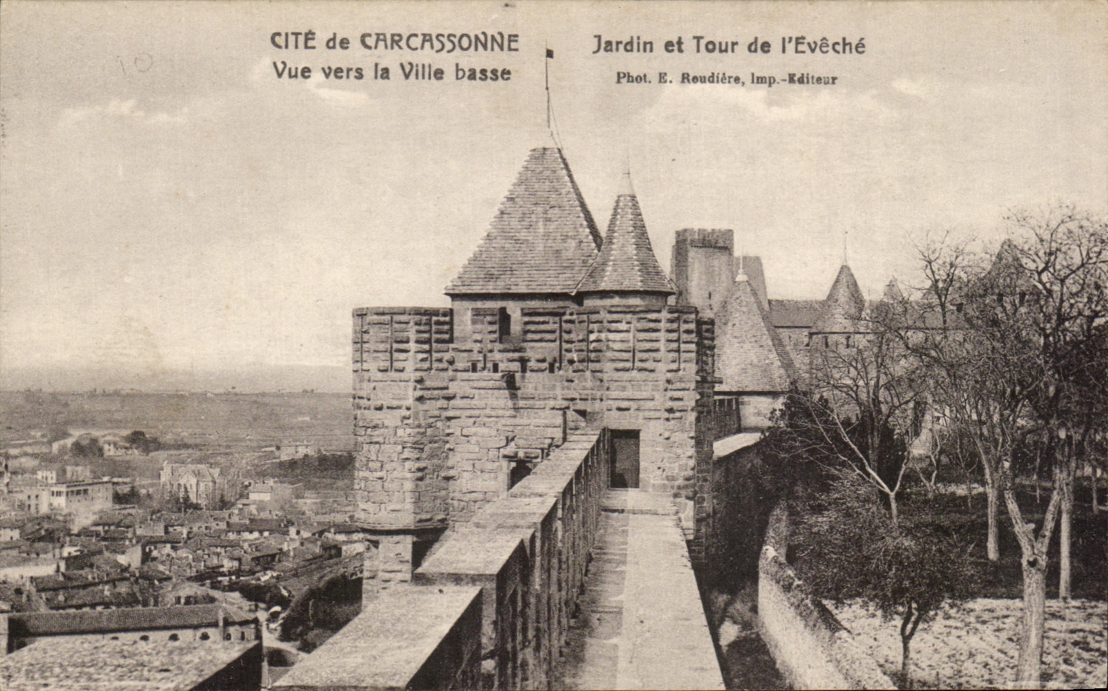 CPA Carcassonne De Cite Vus Vers la Ville Basse