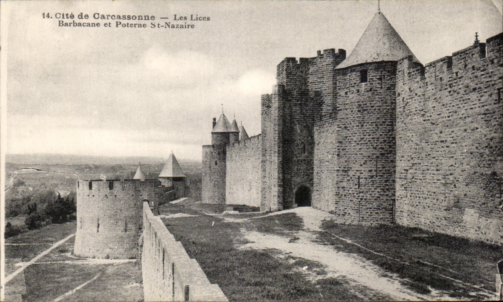 CPA Carcassonne De Cite Les Lices Barbacane et Poterne St Nazaire