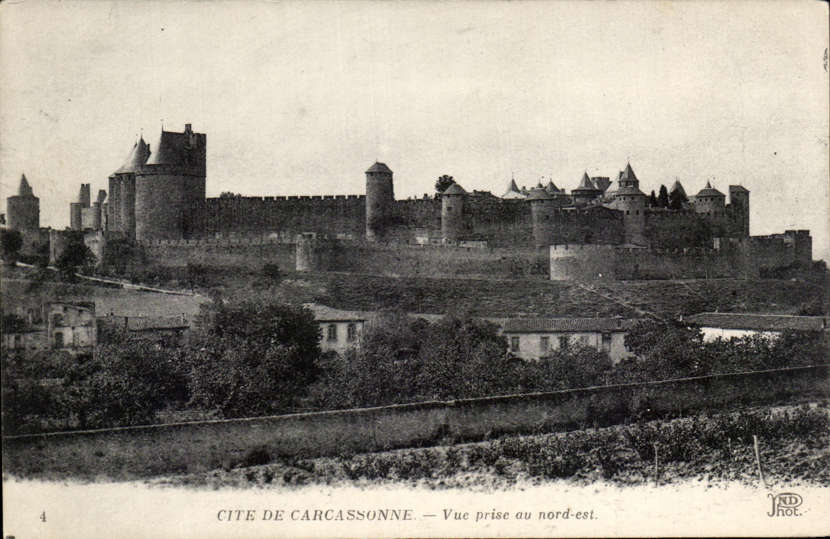 CPA Carcassonne De Cite Vue Prise au Nord est