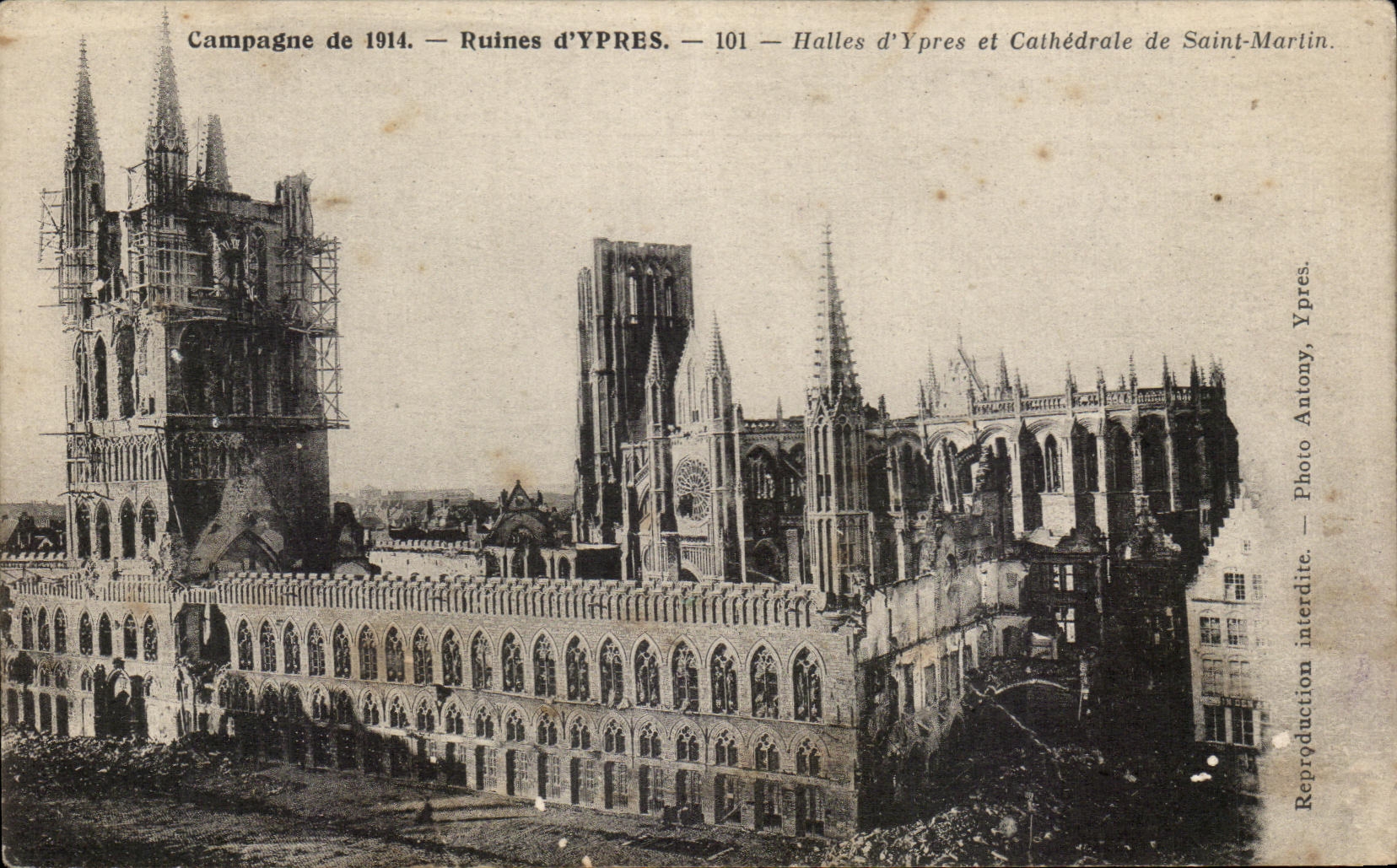 CPA Campagne de Ruines d'Ypres Halles Saint Marlin