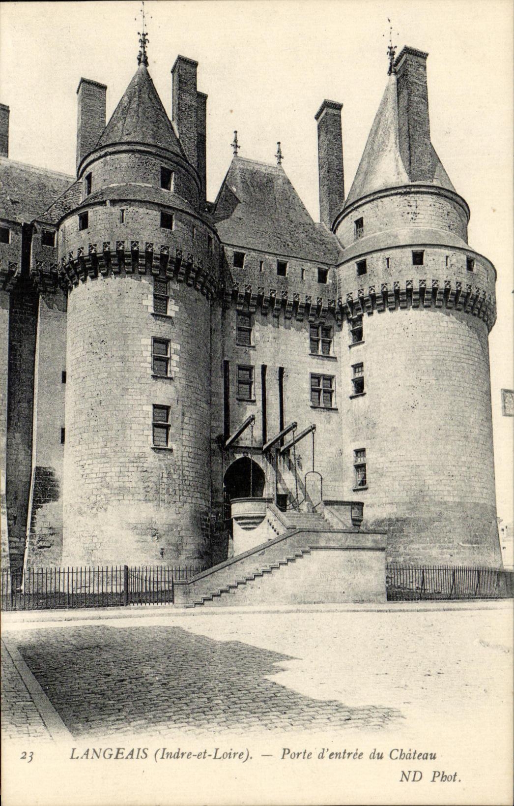 CPA Langeais Porte d'entree du Chateau