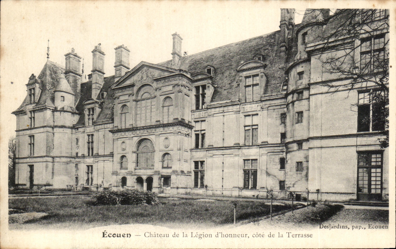 CPA Ecouen Chateau de la Legion d'honneur cote de la Terrasse