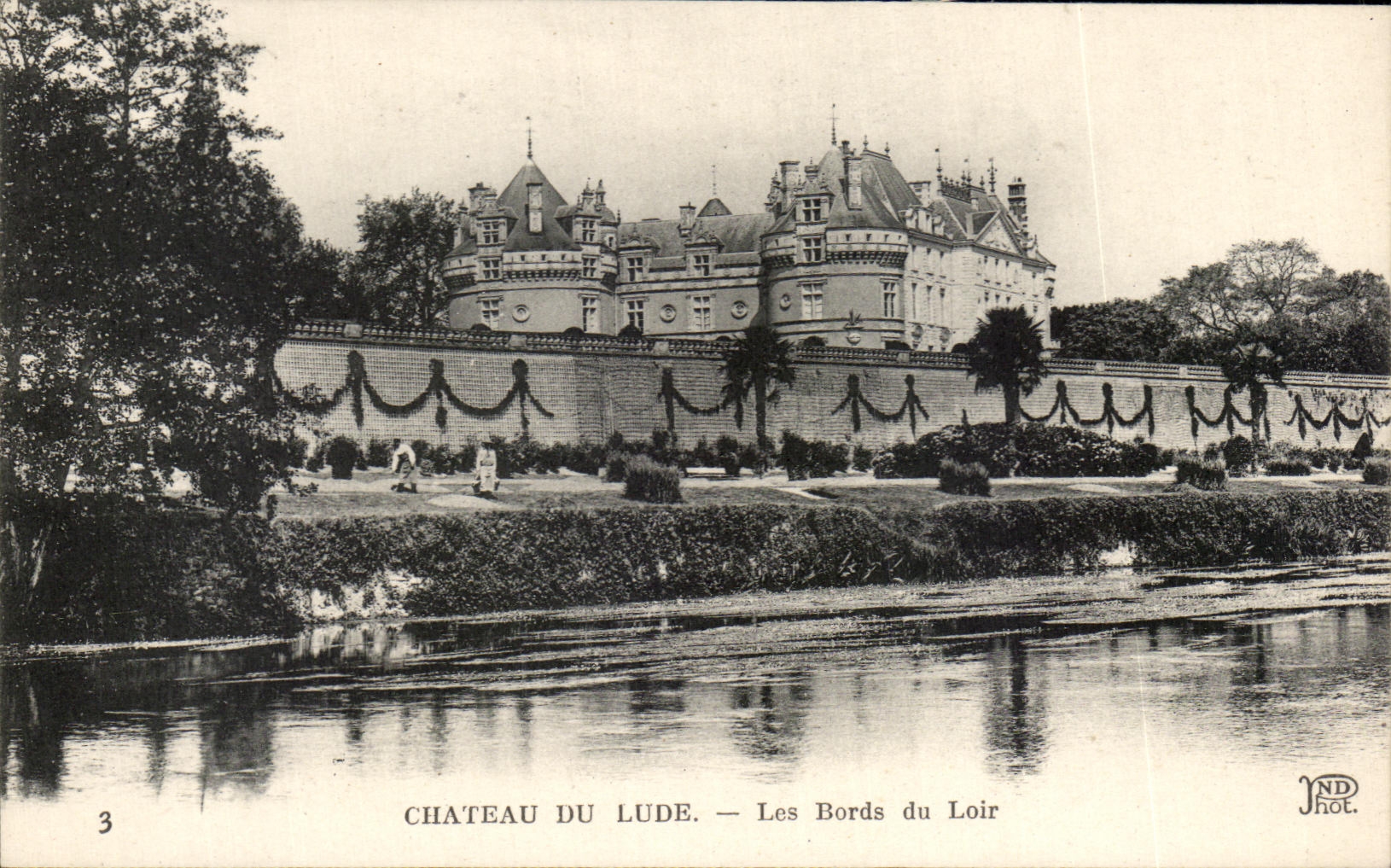 CPA Chateau Du Lude Les Bords du Loir