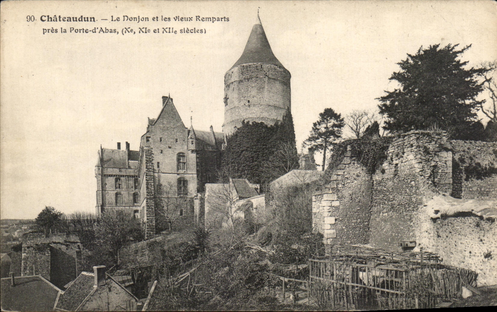 Châteaudun — Le Donjon et les vieux Remparts près la Porte-d'Abas (XIe et XIIe siècles)
