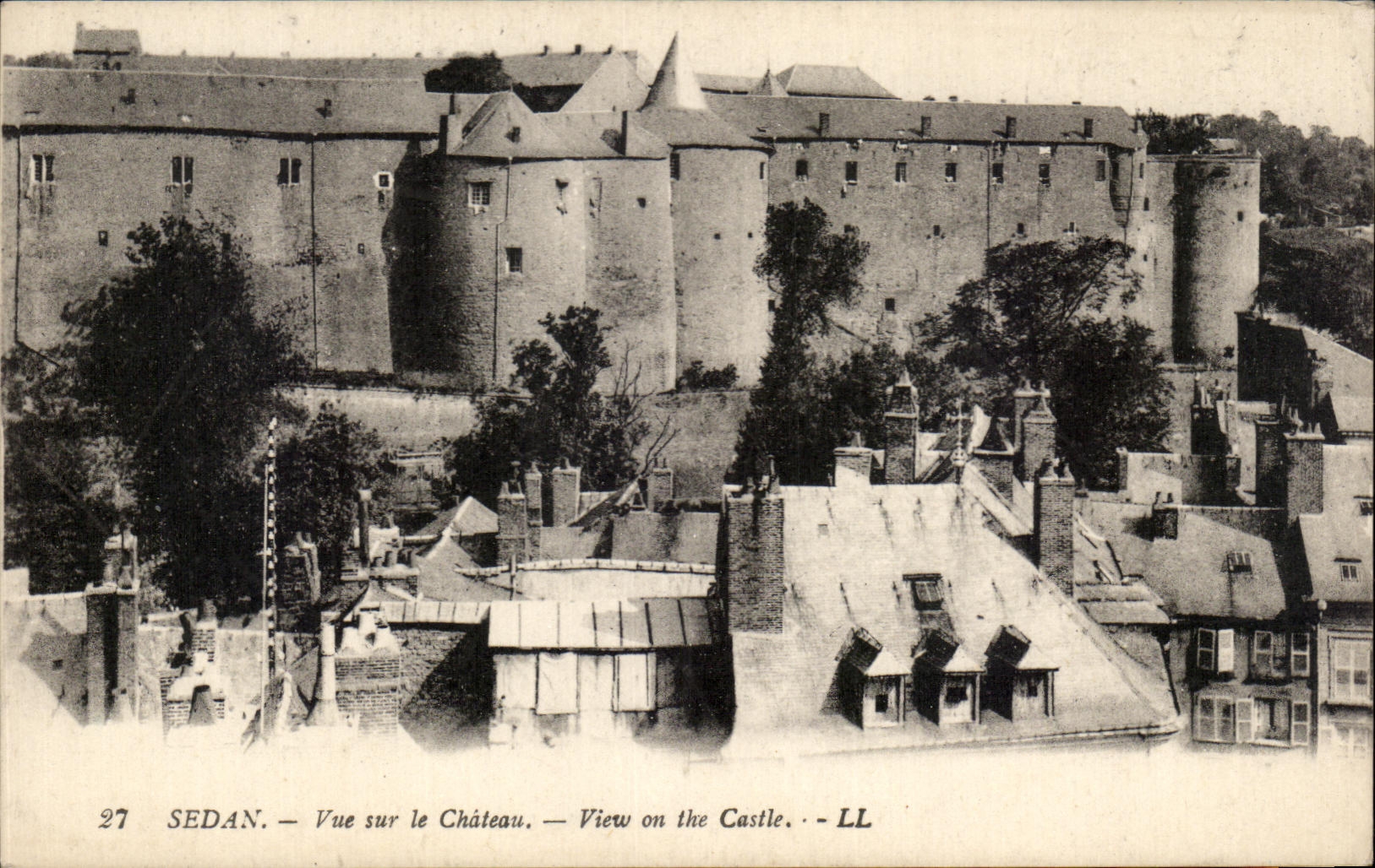CPA Sedan Vue sur le Chateau View on the Castle