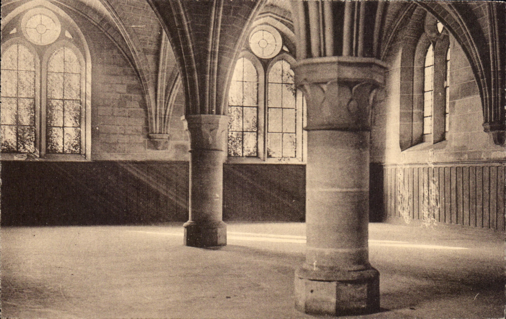 CPA Abbaye de Royaumont Asnieres sur Oise Salie dans la Maison des Hotes