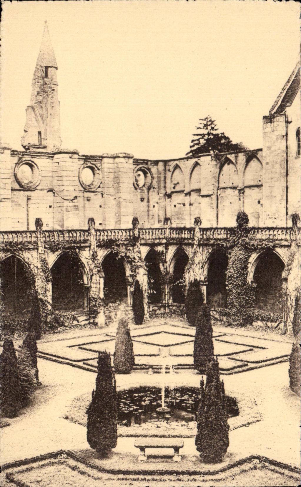 Abbaye de Royaumont — Cloître — Édit. G. Barrault, Vierzon (S.-o.-d.)