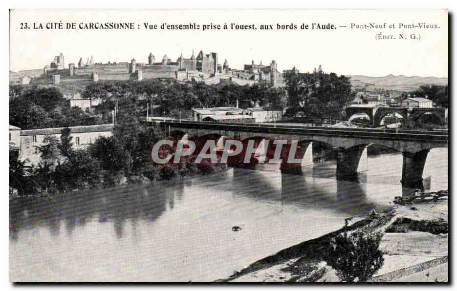 CPA La Cite De Carcassonne Vue d'ensemble prise a I'ouest aux bords de I'Aude