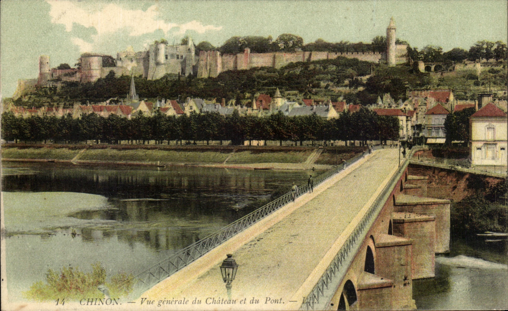 CPA Chinon Vue generale du chateau et le pont