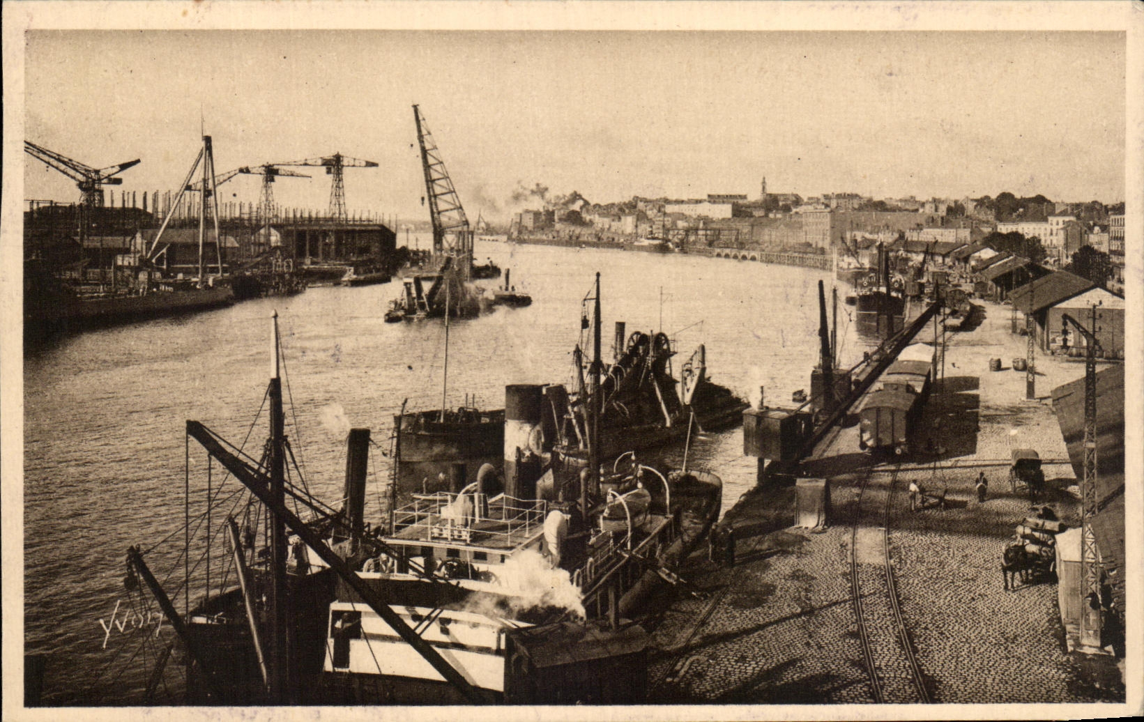 CPA Nantes Le Port Les Quais Bateaux 
