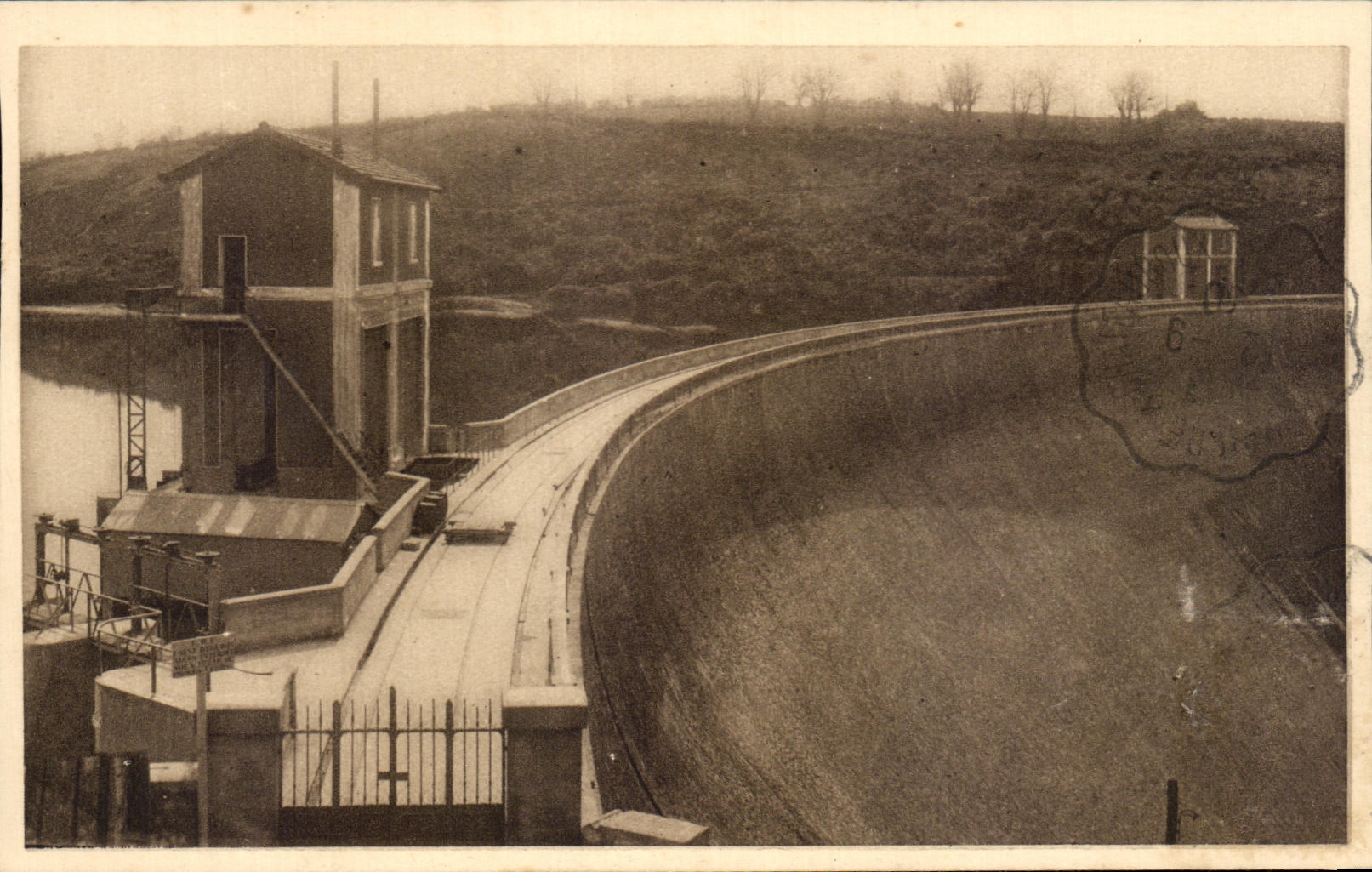 Éguzon (Indre) — Le barrage — Éditeur G. Chateaubout, n° 774