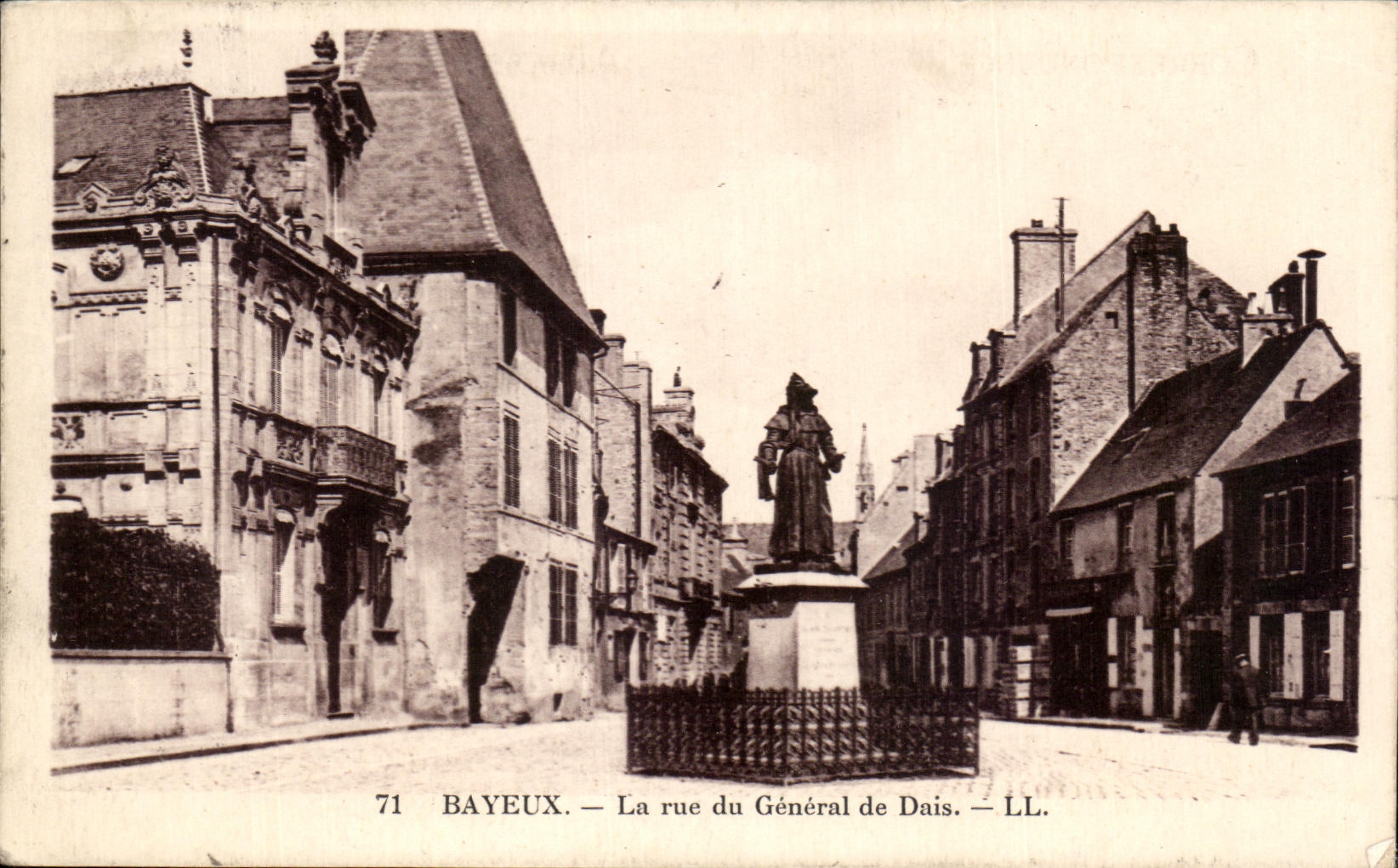 Bayeux — La rue du Général de Dais — LL. — N° 71