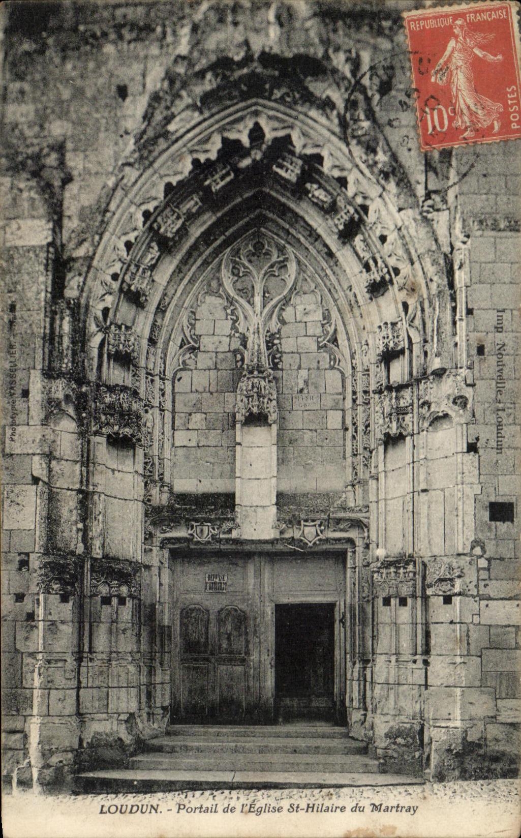 CPA Loudun Portail De l'Eglise St Hilaire Du Martray