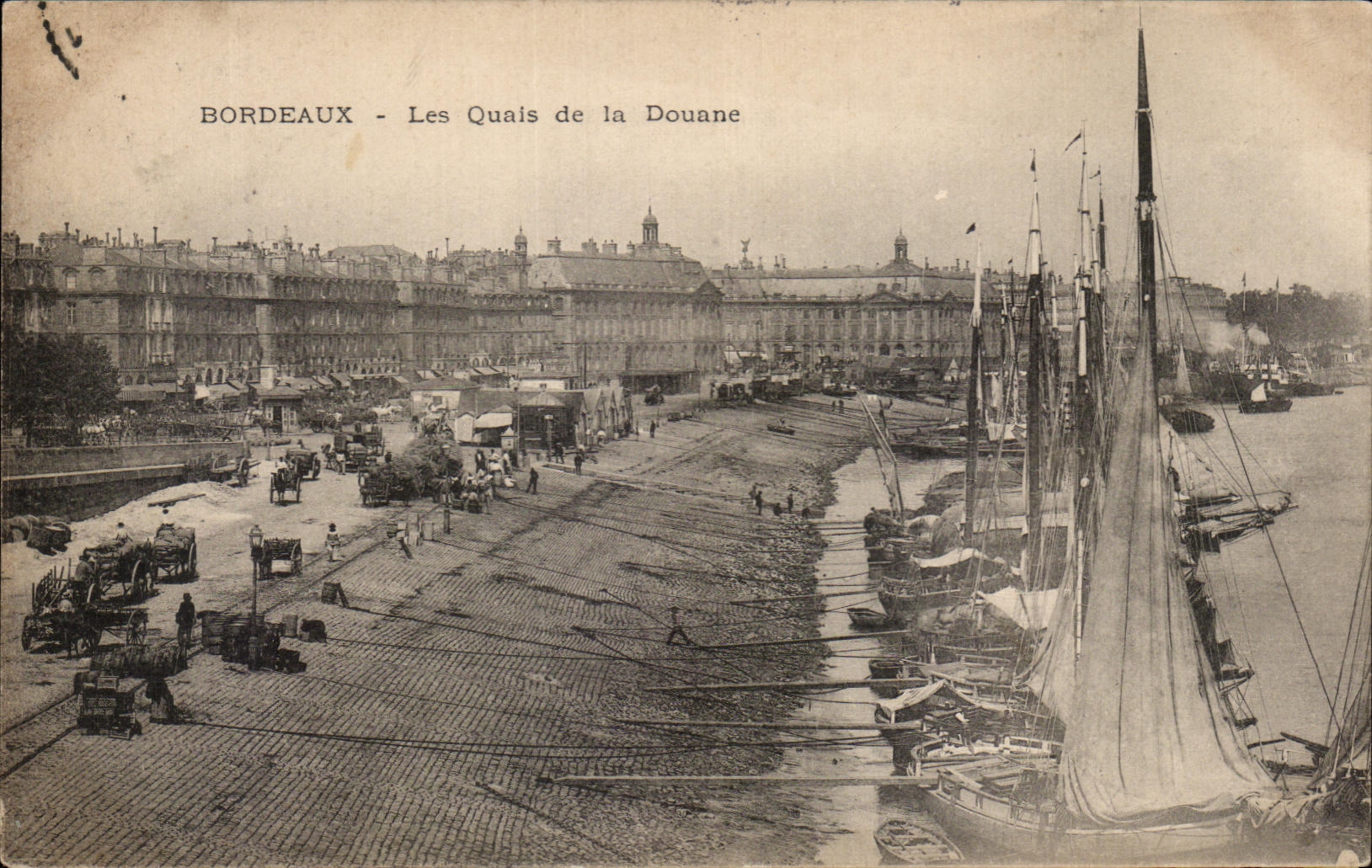 Bordeaux - Die Quais de la Douane — Panoramablick auf die Kai und Schiffe