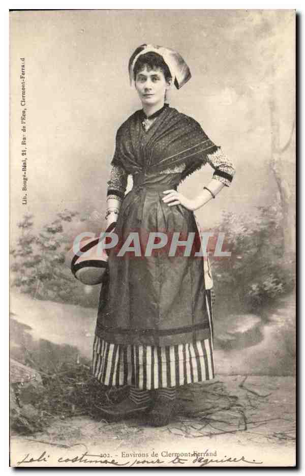 CPA Environs de Clermont Ferrand Femme Folklore Costume 