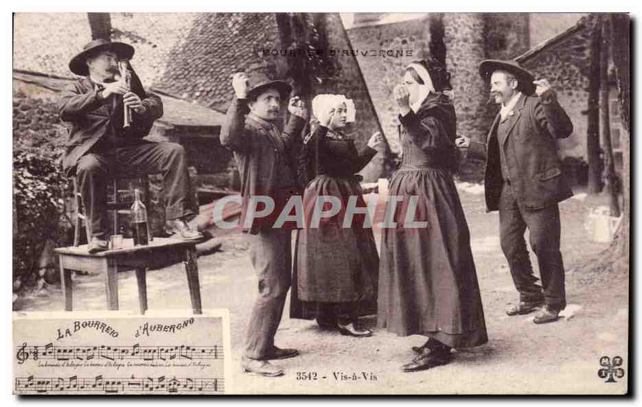 CPA Auvergne Vis a Vis Folklore Costume 