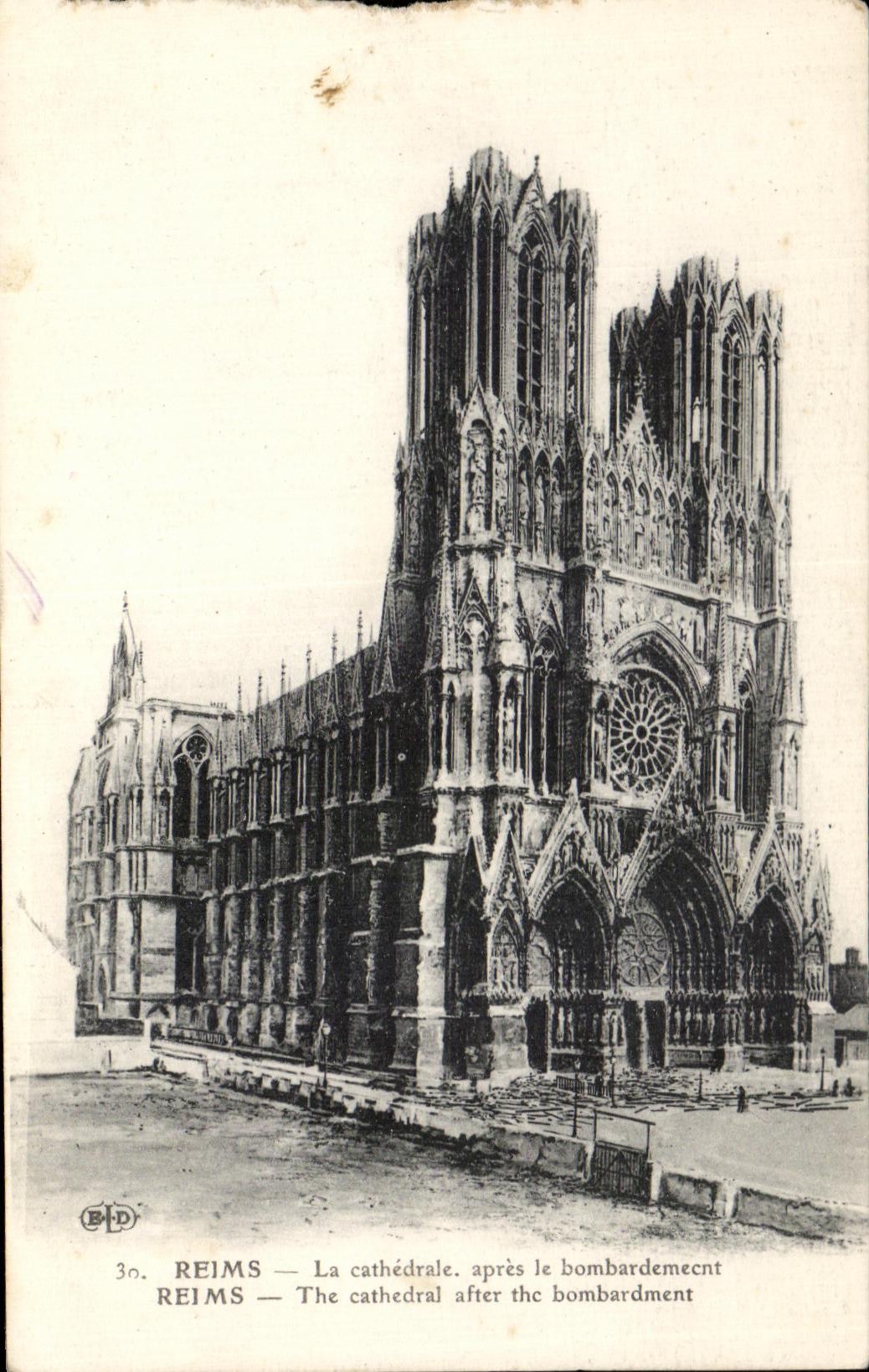 CPA Reims La Cathedrale apres le Bombardement