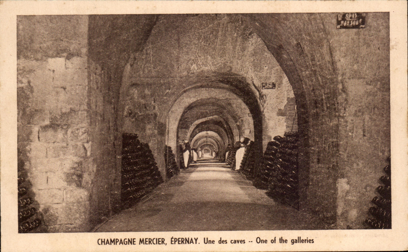 CPA Champagne Mercier Epernay Une des Caves 