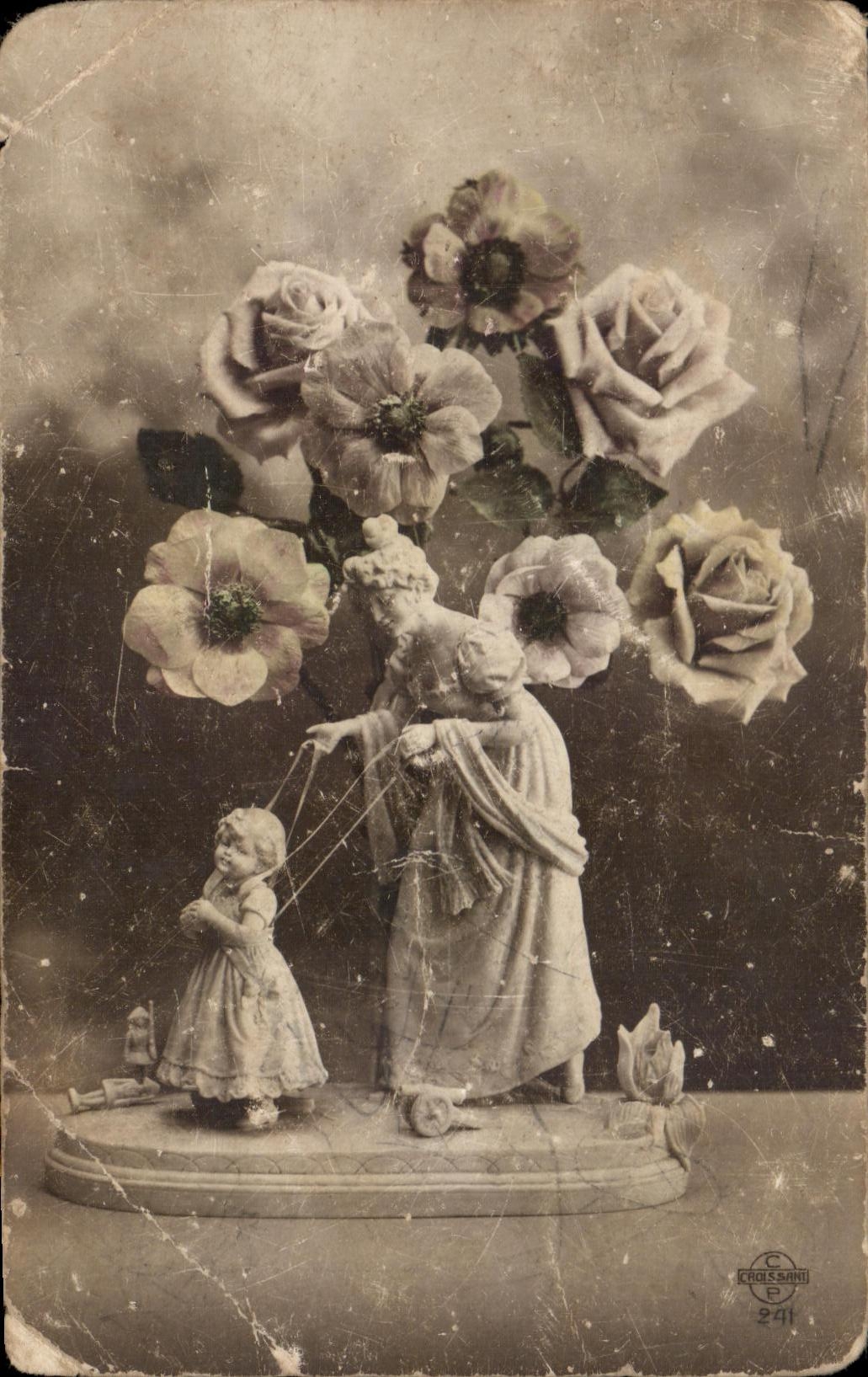 Statue de femme et enfant — avec bouquet de roses — éditeur Choisissant n°241