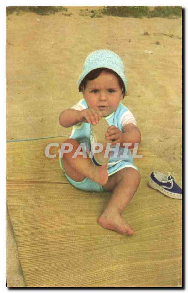 Bébé sur une serviette de plage — École d'Éducateurs Spécialisés, Romes